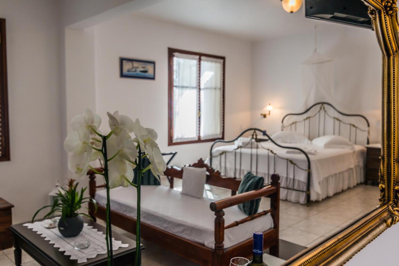 Aparthotel Notos Adamantas (Milos)